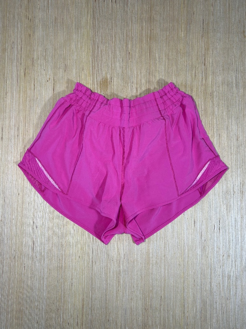 Lululemon Womens 2 Hotty Hot Shorts Pink Sonic Sz 8 Low-Rise Running Yoga Short